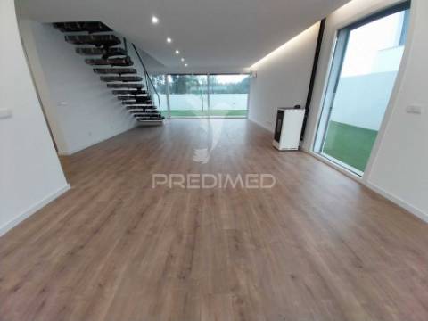 Moradia t5 isolada - entroncamento - quinta do bonito