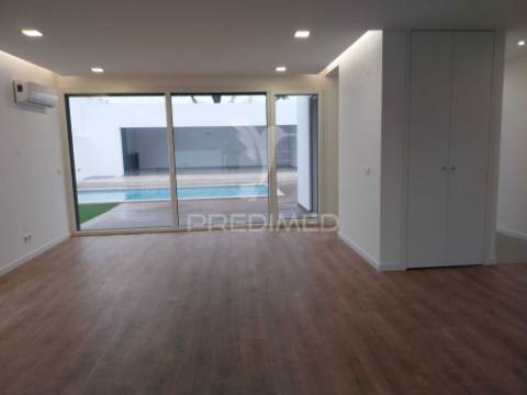 Moradia t5 isolada - entroncamento - quinta do bonito