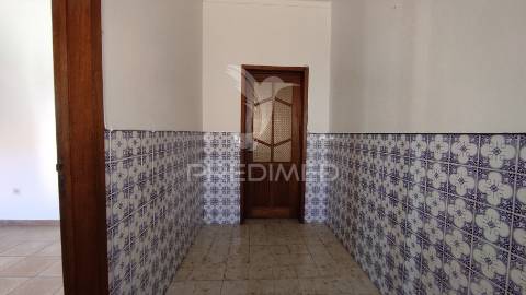 Moradia t4 de 2 pisos com garagem