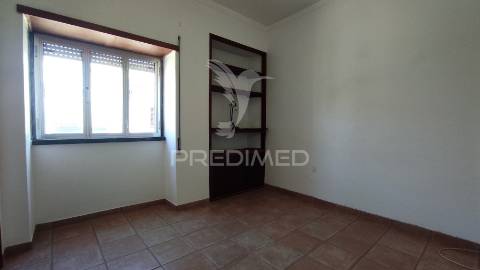 Moradia t4 de 2 pisos com garagem