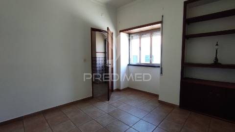 Moradia t4 de 2 pisos com garagem