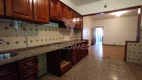 Moradia t4 de 2 pisos com garagem