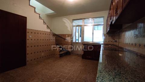 Moradia t4 de 2 pisos com garagem