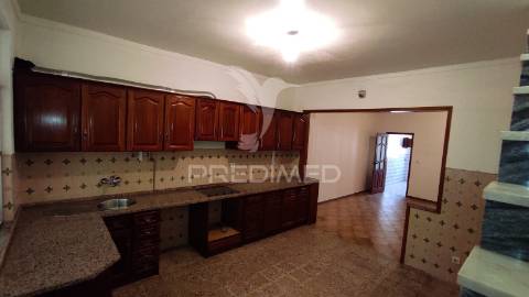 Moradia t4 de 2 pisos com garagem