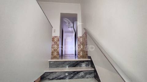 Moradia t4 de 2 pisos com garagem