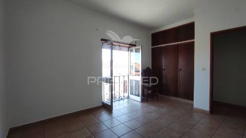 Moradia t4 de 2 pisos com garagem