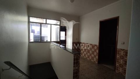 Moradia t4 de 2 pisos com garagem