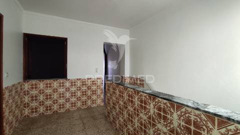 Moradia t4 de 2 pisos com garagem