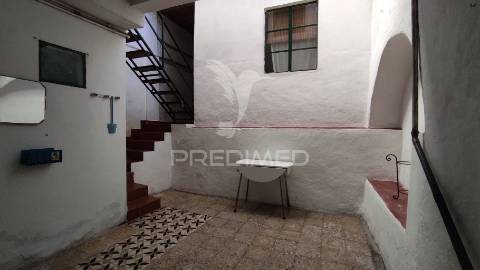 Moradia t4 de 2 pisos com garagem