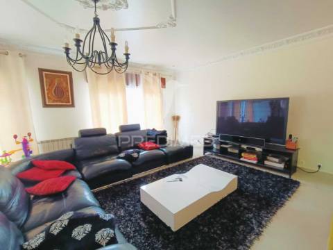 Magnífica quinta t5 com piscina e terreno de 2,4h em aveiras de cima, azambuja