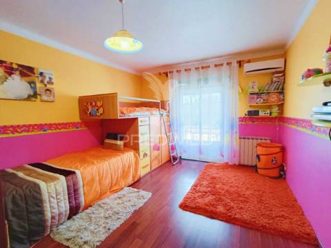 Magnífica quinta t5 com piscina e terreno de 2,4h em aveiras de cima, azambuja