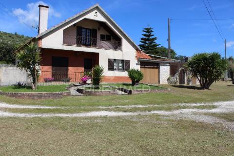 Moradia + estabelecimento comercial - mendiga, porto de mós