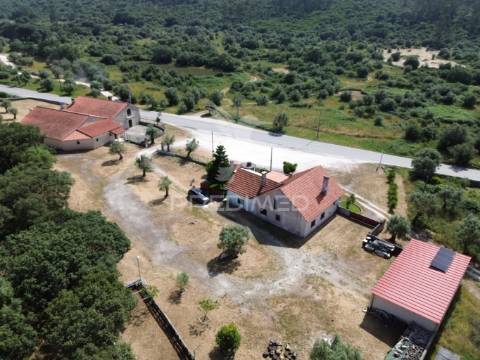 Moradia + estabelecimento comercial - mendiga, porto de mós