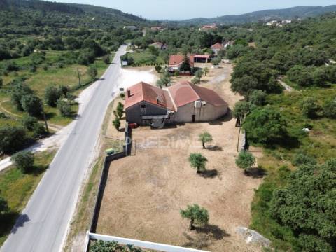 Moradia + estabelecimento comercial - mendiga, porto de mós