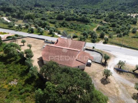 Moradia + estabelecimento comercial - mendiga, porto de mós