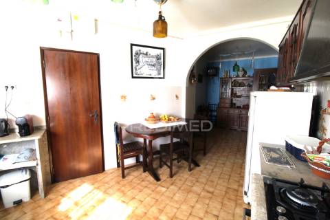 Moradia + estabelecimento comercial - mendiga, porto de mós