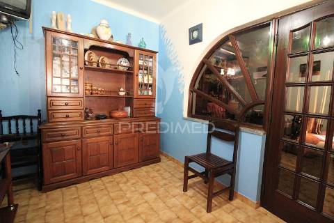 Moradia + estabelecimento comercial - mendiga, porto de mós