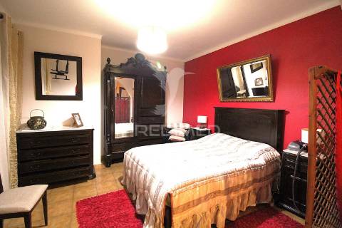 Moradia + estabelecimento comercial - mendiga, porto de mós