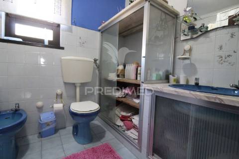 Moradia + estabelecimento comercial - mendiga, porto de mós