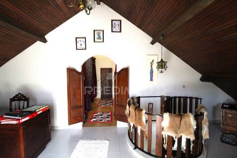 Moradia + estabelecimento comercial - mendiga, porto de mós