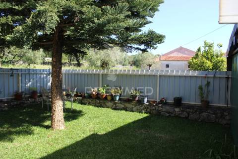 Moradia + estabelecimento comercial - mendiga, porto de mós