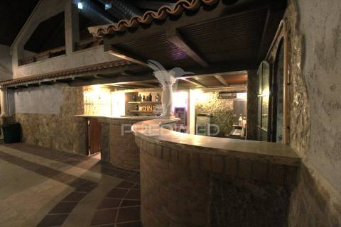 Moradia + estabelecimento comercial - mendiga, porto de mós