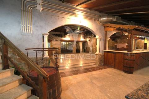 Moradia + estabelecimento comercial - mendiga, porto de mós