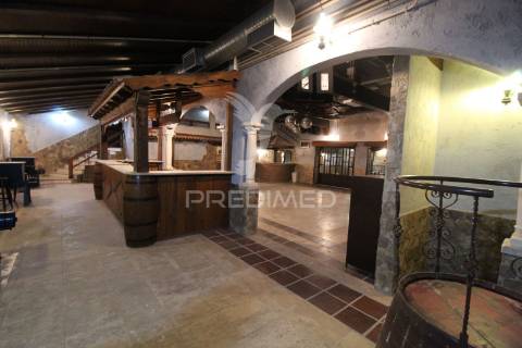 Moradia + estabelecimento comercial - mendiga, porto de mós