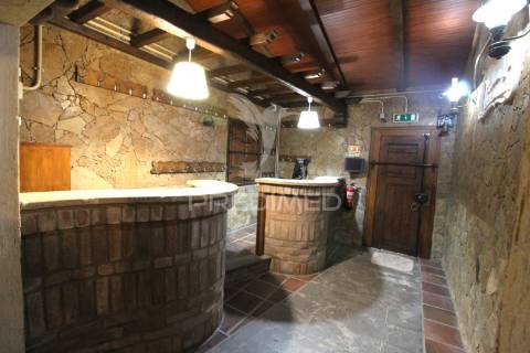 Moradia + estabelecimento comercial - mendiga, porto de mós