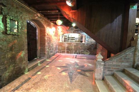 Moradia + estabelecimento comercial - mendiga, porto de mós