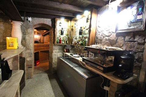 Moradia + estabelecimento comercial - mendiga, porto de mós