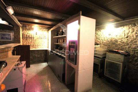 Moradia + estabelecimento comercial - mendiga, porto de mós