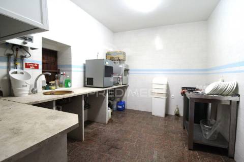 Moradia + estabelecimento comercial - mendiga, porto de mós