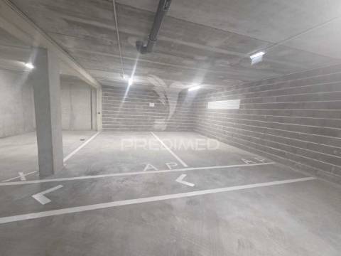 Lugar de garagem junto à praia canidelo