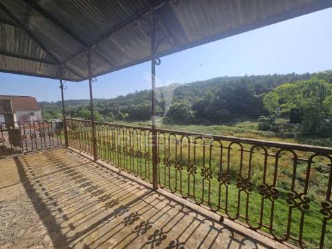 Solar histórico no centro da localidade de cabaços, distrito de leiria