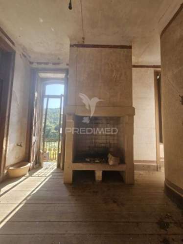 Solar histórico no centro da localidade de cabaços, distrito de leiria