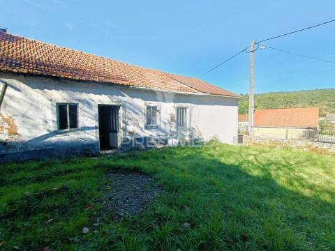 Moradia  t2 para recuperar (s. mamede)