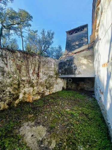 Moradia  t2 para recuperar (s. mamede)