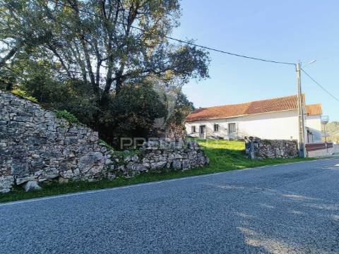 Moradia  t2 para recuperar (s. mamede)