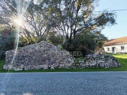 Moradia  t2 para recuperar (s. mamede)