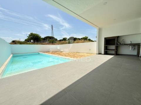 Moradia t3 com acabamentos de luxo e piscina - quinta da amizade, setúbal