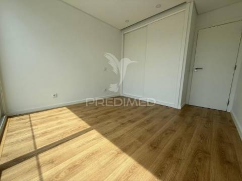 Moradia t3 com acabamentos de luxo e piscina - quinta da amizade, setúbal