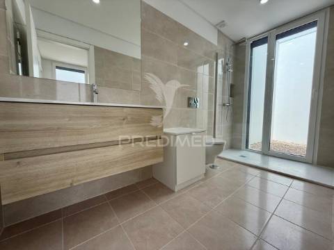 Moradia t3 com acabamentos de luxo e piscina - quinta da amizade, setúbal