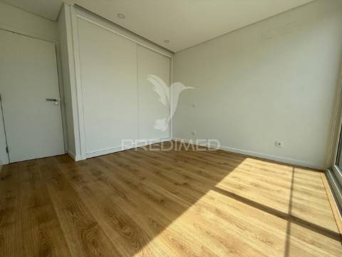 Moradia t3 com acabamentos de luxo e piscina - quinta da amizade, setúbal