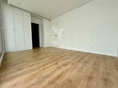 Moradia t3 com acabamentos de luxo e piscina - quinta da amizade, setúbal