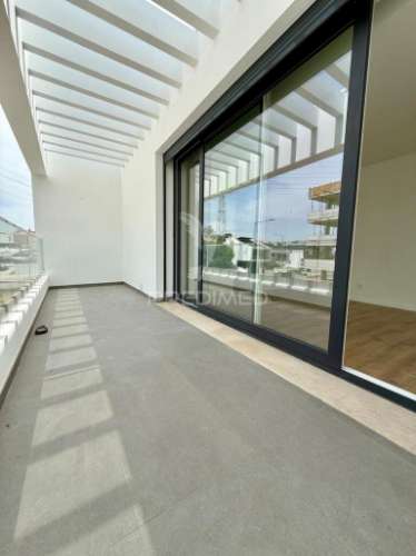 Moradia t3 com acabamentos de luxo e piscina - quinta da amizade, setúbal