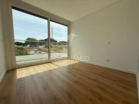 Moradia t3 com acabamentos de luxo e piscina - quinta da amizade, setúbal