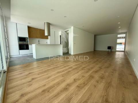 Moradia t3 com acabamentos de luxo e piscina - quinta da amizade, setúbal