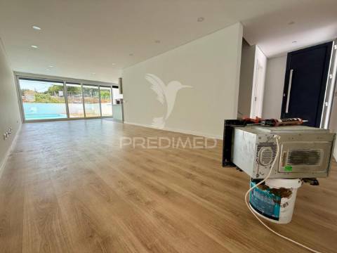 Moradia t3 com acabamentos de luxo e piscina - quinta da amizade, setúbal