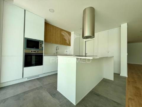 Moradia t3 com acabamentos de luxo e piscina - quinta da amizade, setúbal